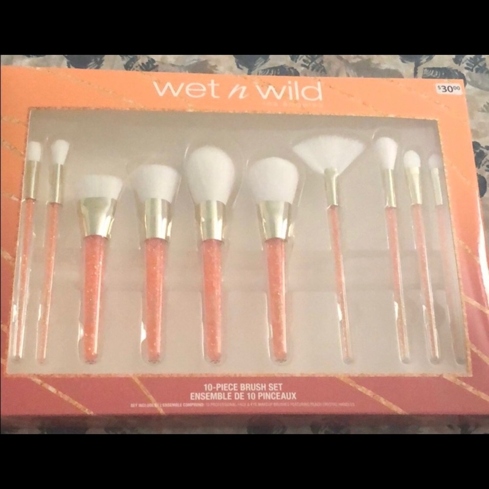 Sold Wet n wild limited edition brush set
